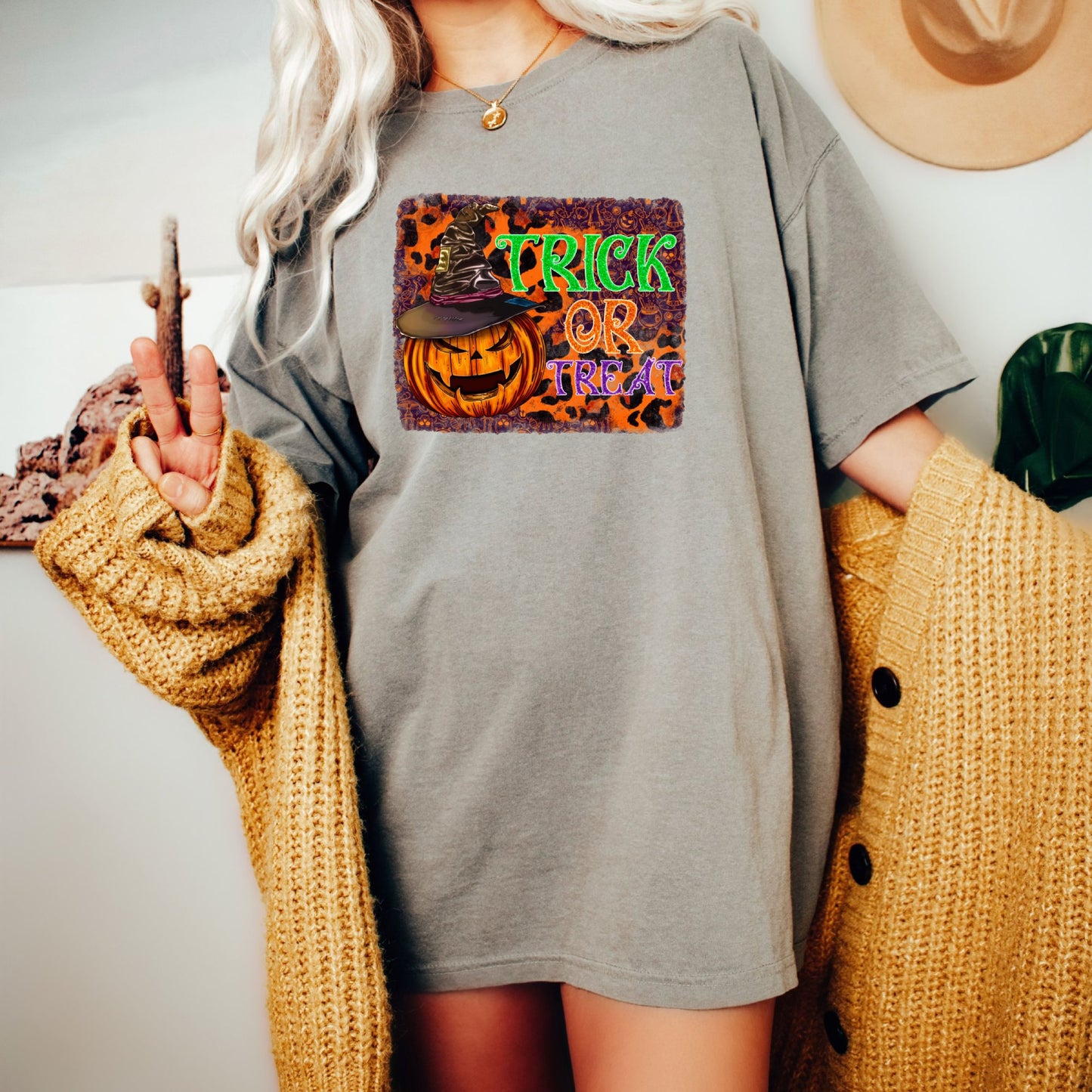 Women's Trick or Treat Pumpkin Witch Hat T-Shirt