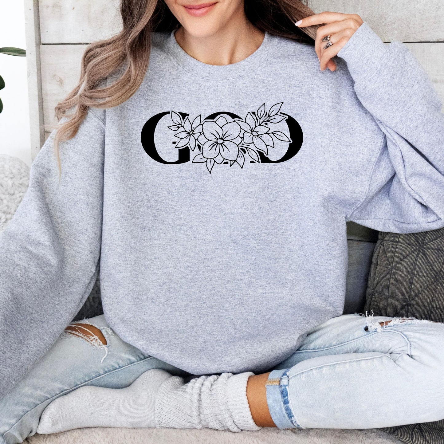 Floral Monogram Letter O Sweatshirt, Women's Custom Initial Botanical Pullover, Personalized Flower Design Cozy Top - Mardonyx Sweatshirt