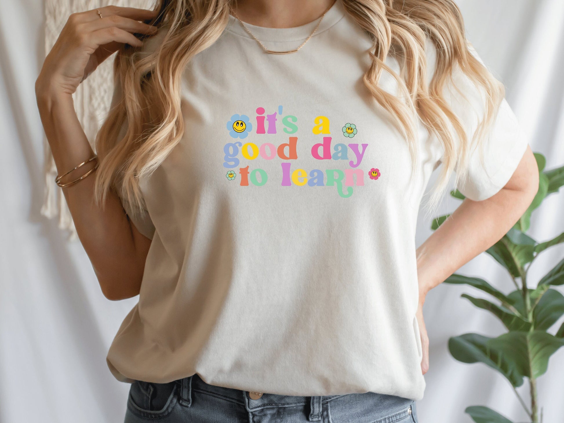 First Day of School T-Shirt, Back to School Cute Teacher Shirt, New Teacher 2022, It's A Good Day to Learn, - Mardonyx T-Shirt Heather Dust / S