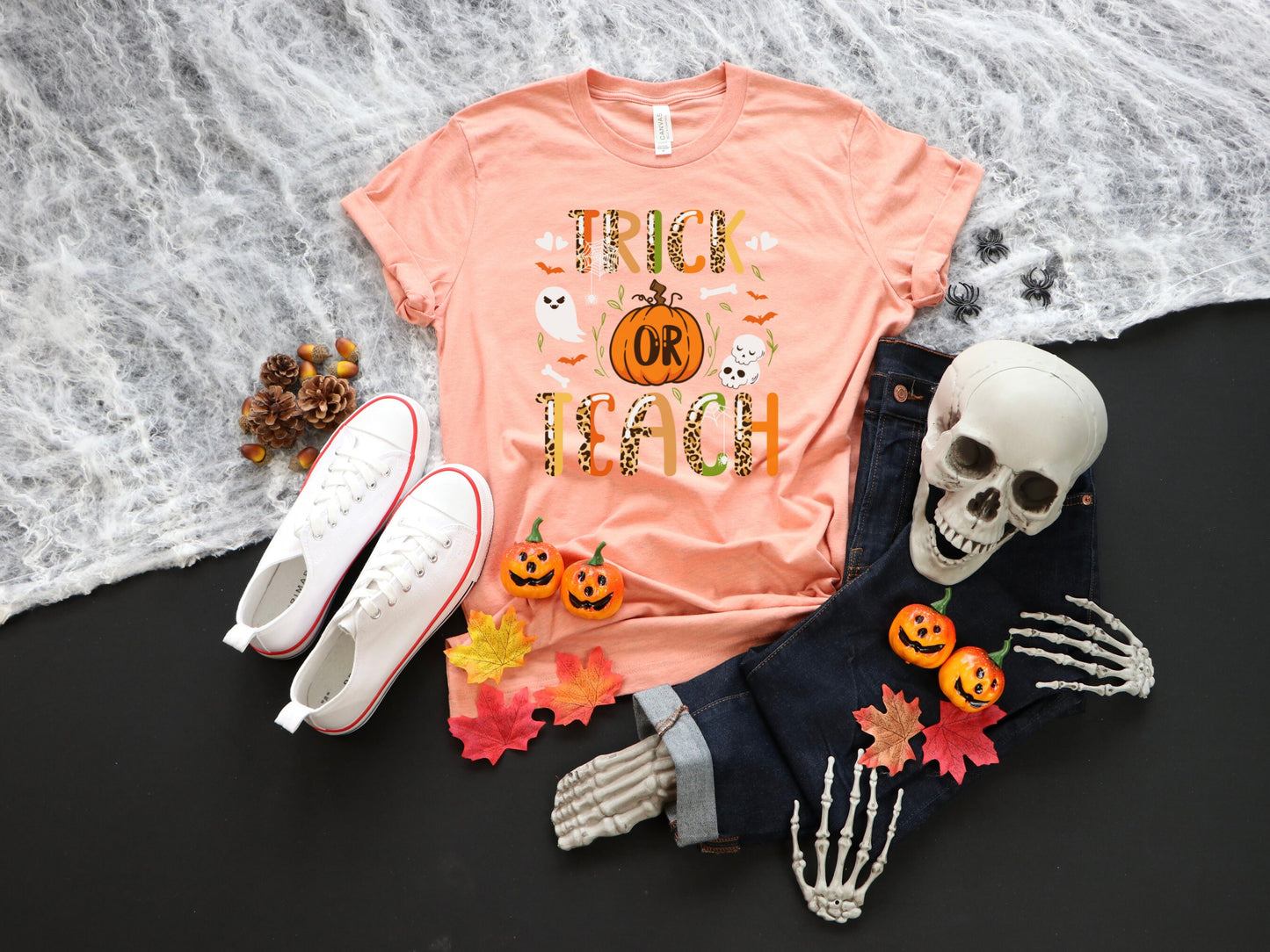 Trick or Teach Shirt ,Teacher Halloween T-Shirt Teacher Costume, Halloween Gift for Teacher, Halloween Teacher